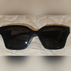 Elegant Black Sunglasses